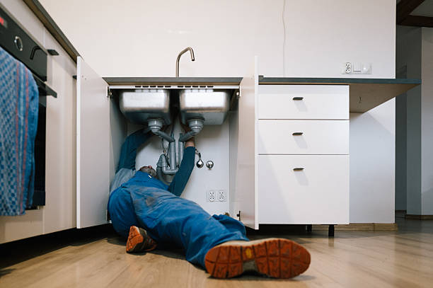 Professional Leak Detection technician working in Groveland, IL